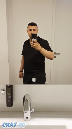 Тия с "меките китки" настрана